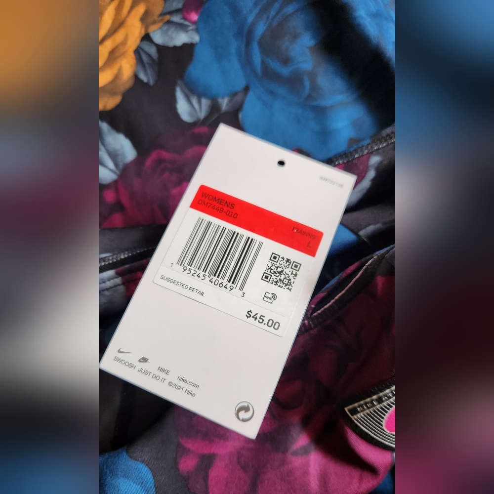 Nike Women's One lcon Shorts. - Picture 10 of 13